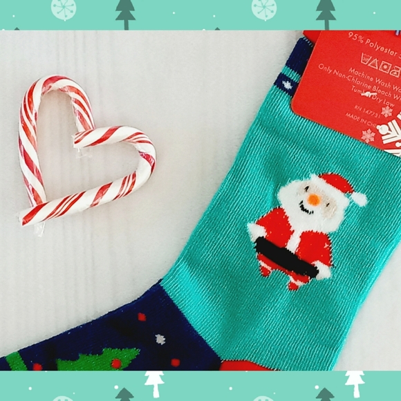 NWT Christmas Pattern Crew Socks 3/$20 - Picture 5 of 5